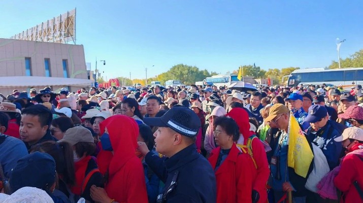 額濟納胡楊林景區(qū)今年為何這樣“紅”？